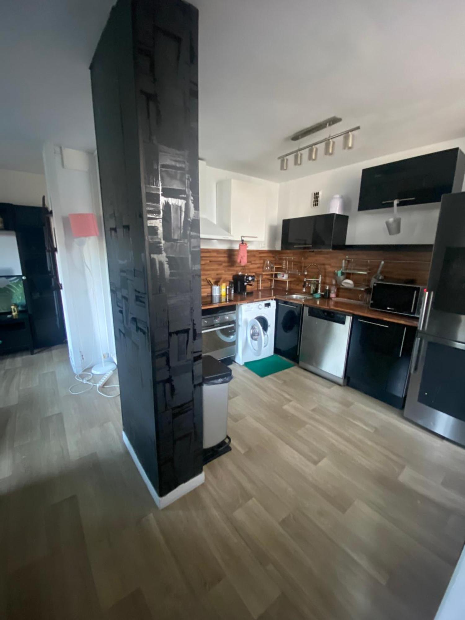 Bel Appartement Spacieux ,Convivial De 3 Chambres Avec Parking Prive Secure كان المظهر الخارجي الصورة