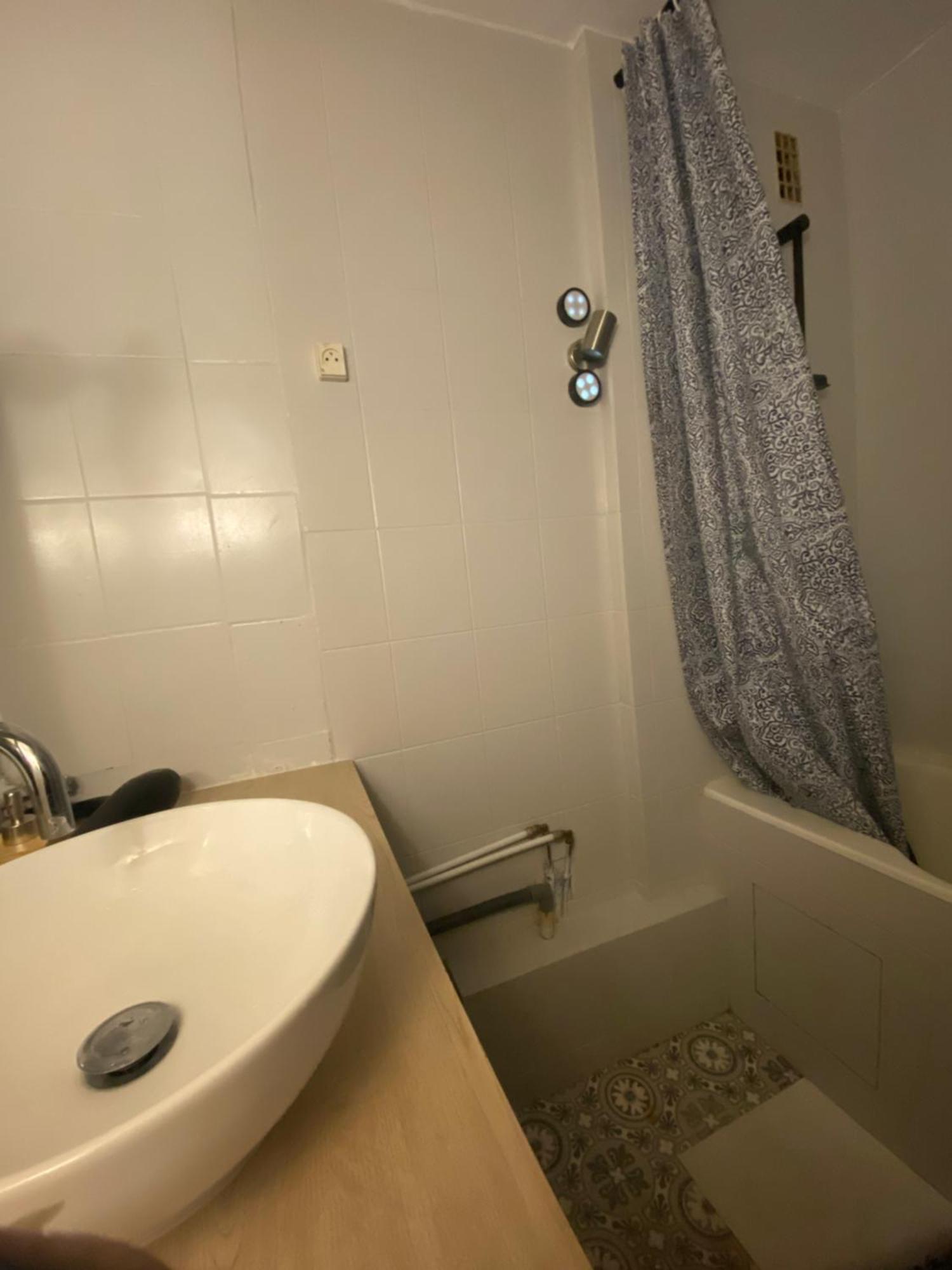 Bel Appartement Spacieux ,Convivial De 3 Chambres Avec Parking Prive Secure كان المظهر الخارجي الصورة