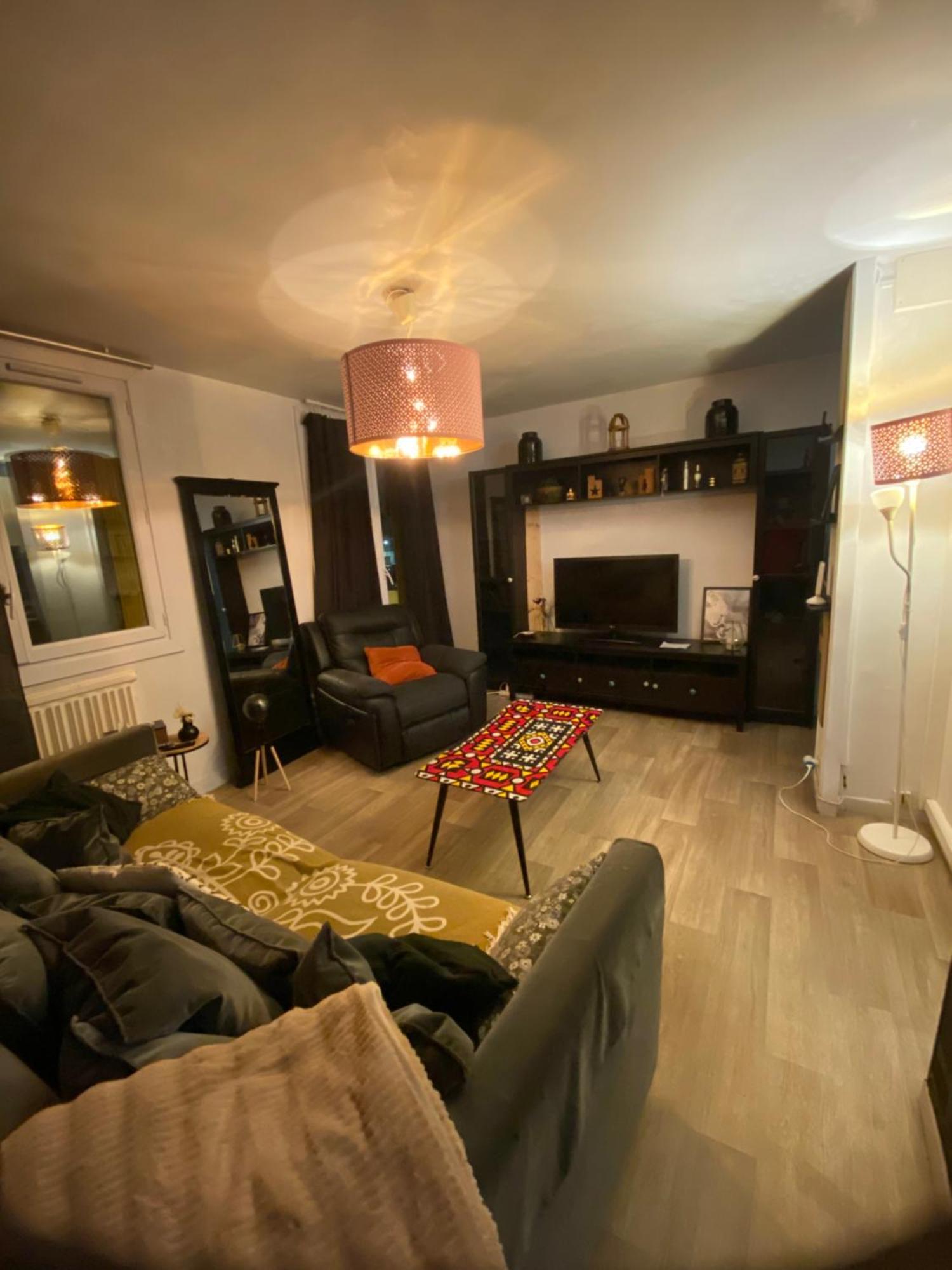 Bel Appartement Spacieux ,Convivial De 3 Chambres Avec Parking Prive Secure كان المظهر الخارجي الصورة